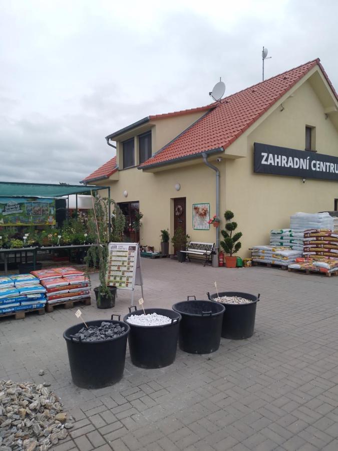 Garden apartments Znojmo Buitenkant foto